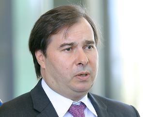 Para Rodrigo Maia, é preciso votar rapidamente denúncia contra Temer: "O Brasil não pode ficar parad